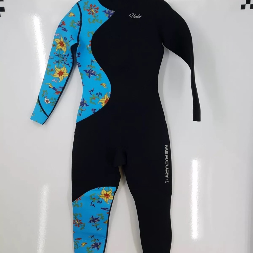 Hevto wetsuit, woman’s, small